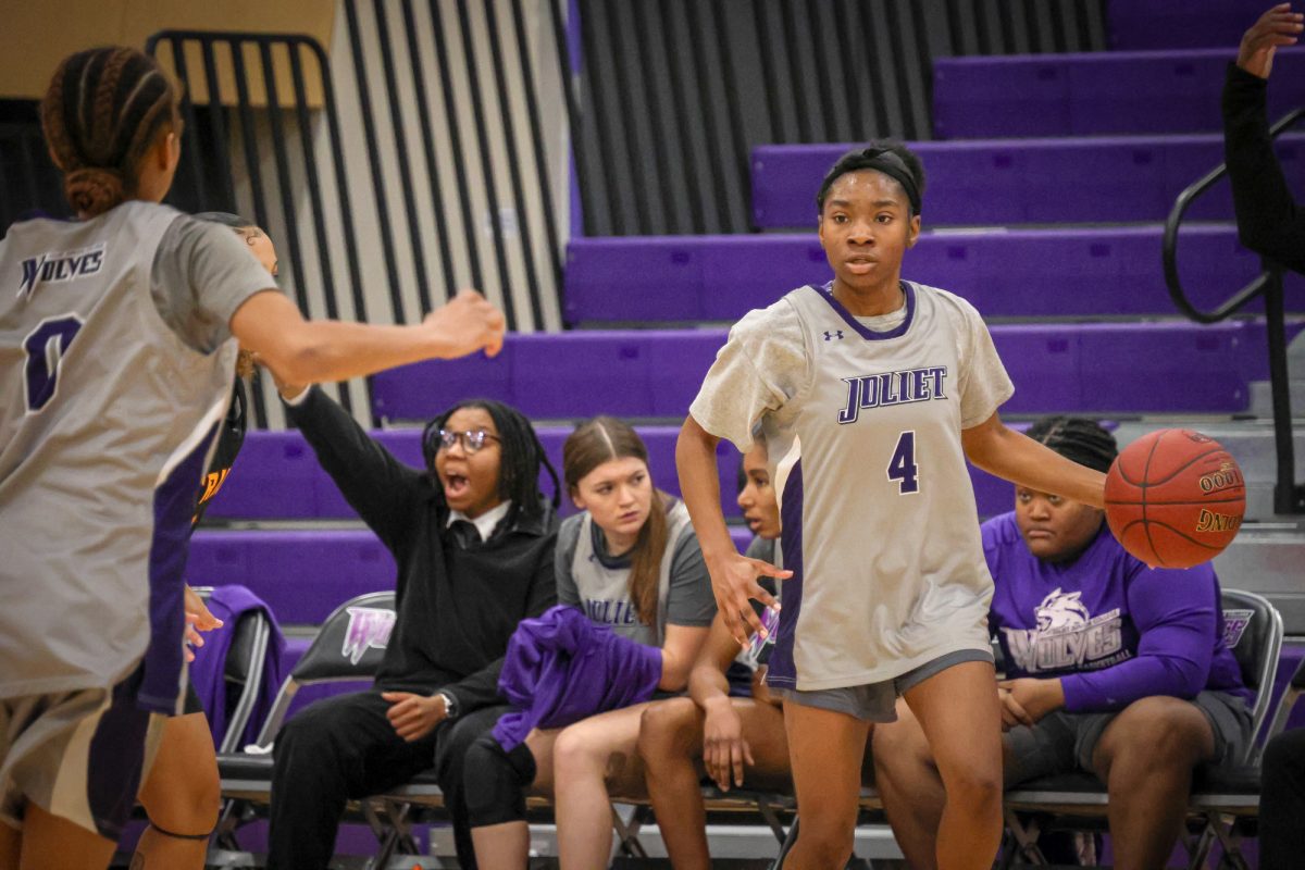 Freshmen guard Na'Vayuh Junior looking to pass to Samaiyya Williams on February 21, 2026. The Wolves fell short to Triton College 77-66.